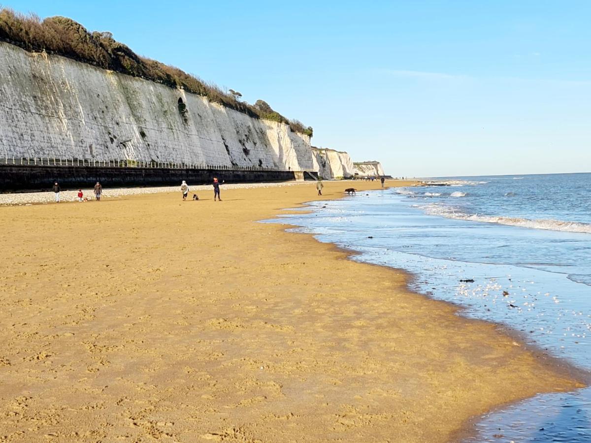 Vitamin Sea Beachfront Apartment Ramsgate - Sleeps 4 Esterno foto